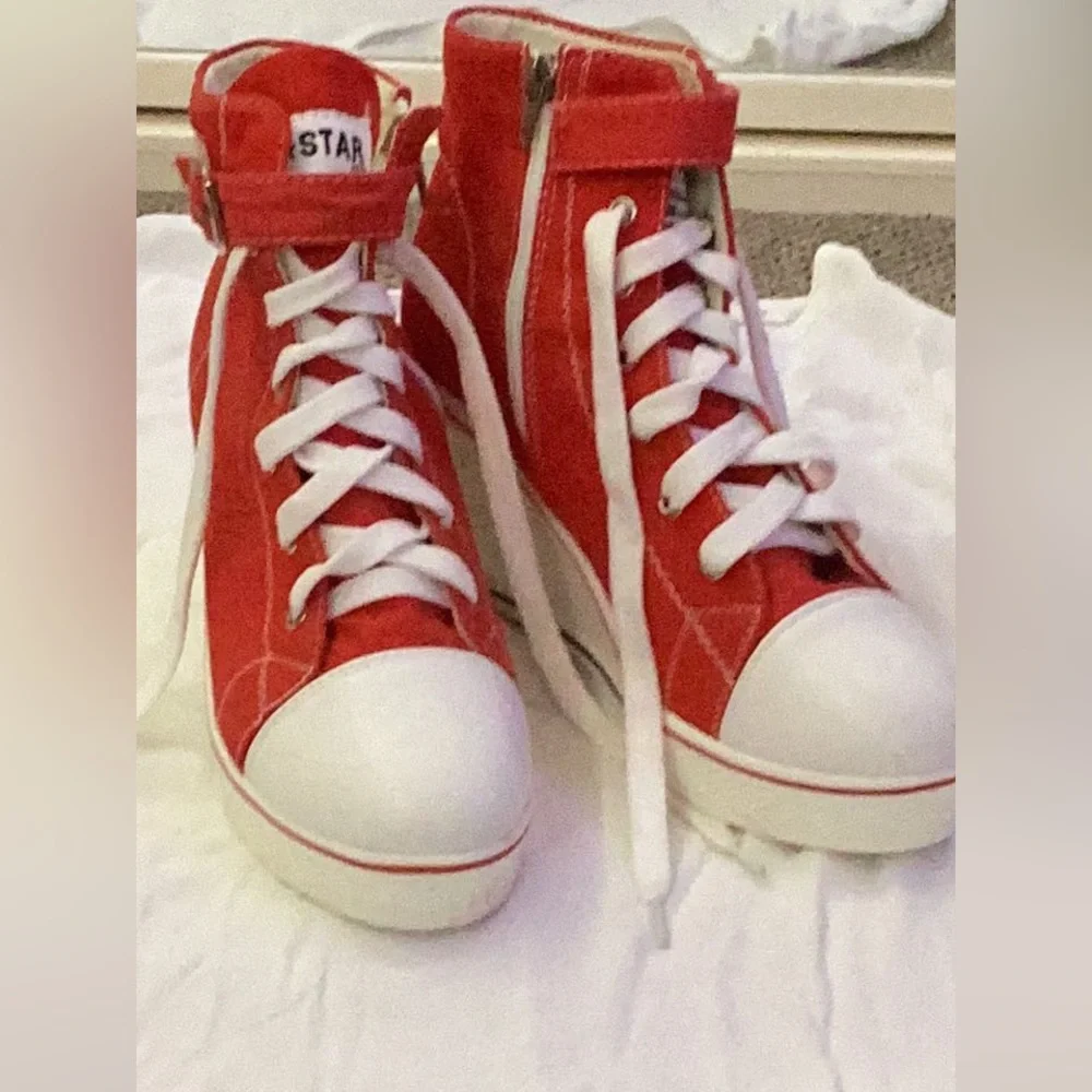 Red High heal sneakers - Picture 1 of 4